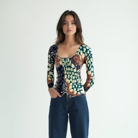 Urban Outfitters Tops - ❤️ Urban Outfitters Floral Y2K Top M